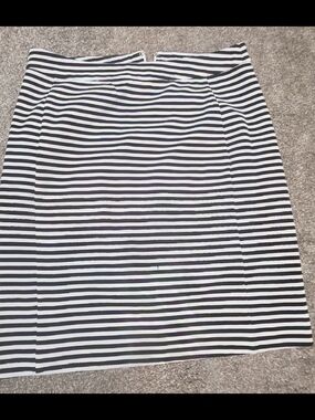 41 Hawthorn Black and White Striped Pencil Skirt